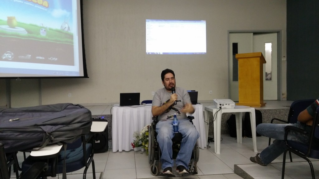 Igor Girão defendendo sua ideia sobre os jogos e a acessibilidade
